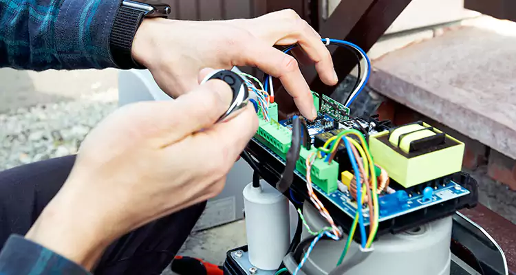 Automatic Driveway Gate Repair in Fountainebleau, FL