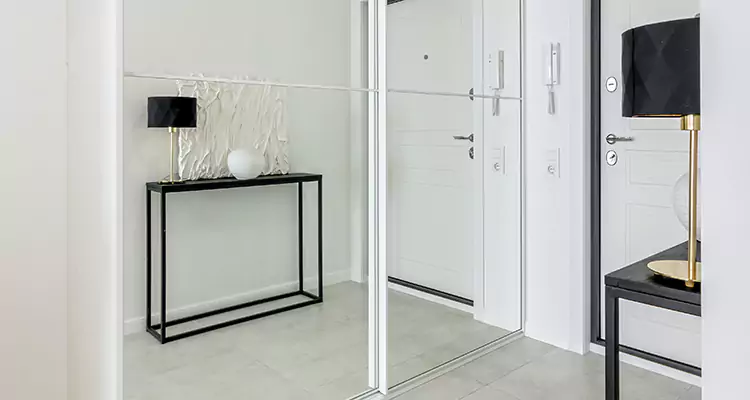 Mirrored Bifold Closet Doors Repair in Fountainebleau, FL