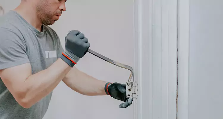 Cracked Door Jamb Repair in Fountainebleau, FL