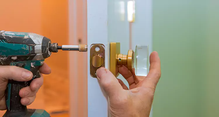 Broken Door Knob Fix in Fountainebleau, FL