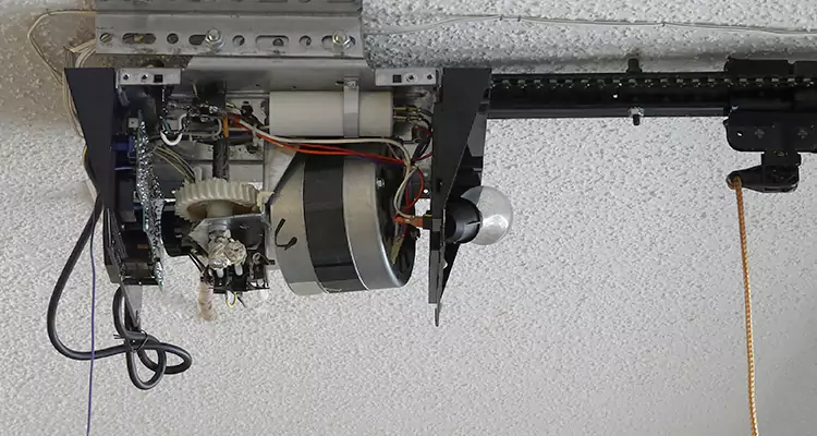 Emergency Garage Door Opener Repair in Fountainebleau, FL