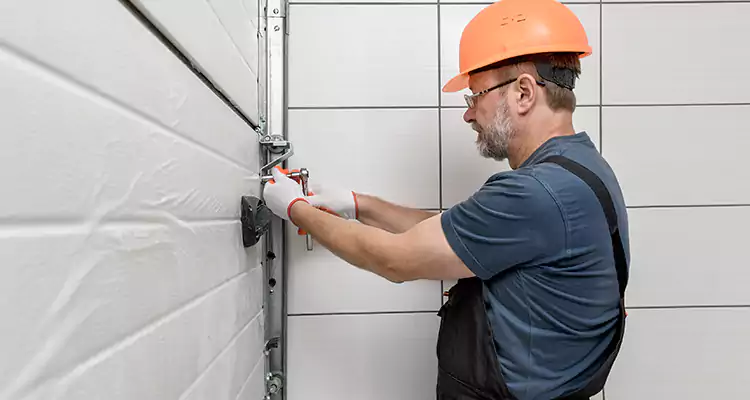 Emergency Garage Door Repair in Fountainebleau, FL