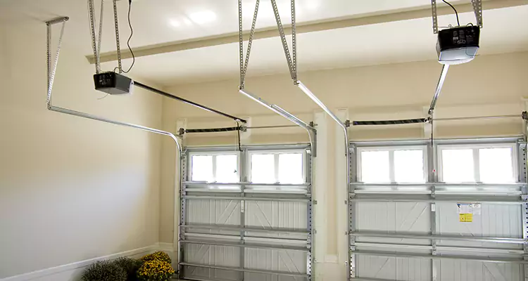 Residential Emergency Garage Door Repair in Fountainebleau, FL