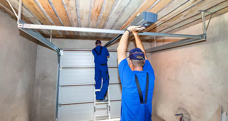 Garage Door Opener Technician in Fountainebleau, FL