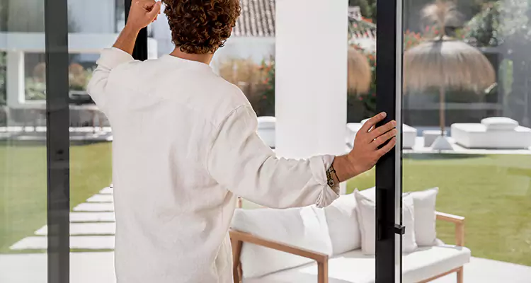 Sliding Screen Door Maintenance for Closing Issues in Fountainebleau, FL